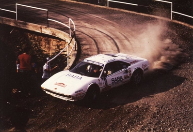 Björn Waldegård - Claes Billstam
25º Rally Sanremo 1983. Ferrari 308 GTB (PA 639395). Abandonó por motor en SS25 Pianella 1 de 15.22 km.

Del 2 al 7 de Octubre, Sanremo, Liguria, Imperia, Italia.
Superficie: Asfalto - tierra

El Rally tenia un total de 2695.00 km de los que 775.89 km divididos en 58 tramos, eran especiales.

Se inscribieron 97 equipos, tomaron la salida 97, finalizaron 36.@
Palabras clave: ;Ferrari;GTB;Grupo_B;Sanremo;1983