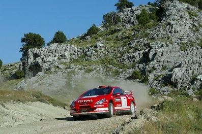 Marcus Grönholm - Timo Rautiainen
51º Acropolis Rally of Greece 2004. Peugeot 307 WRC (270 PWX 75). Abandonó por la suspensión del coche en SS11 Drosohori 1 de 28.68 km.
Marlboro Peugeot Total

Del 3 al 6 de Junio, Lamia, Grecia.
Superficie: tierra.

El Rally tenia un total de 1438.48 km de los que 377.13 km divididos en 22 tramos eran especiales.

Tomaron la salida 72, finalizaron 33.@
Palabras clave: Peugeot;WRC;Grecia;2004