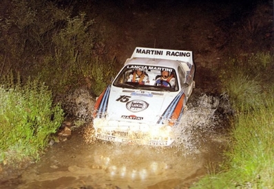 Attilio Bettega - Maurizio Perissinot
30º Rothmans Acropolis Rally 1983. Lancia Rally 037. Clasificado 5º.

Del 30 de Mayo al 2 de Junio, Atenas, Grecia.
Superficie: tierra.

El Rally tenia un total de 2264 km de los que 843.30 km divididos en 45 tramos eran especiales, (uno de ellos fue cancelado SS22 Tsouka de 6.57 km).

Tomaron la salida 120 equipos, finalizaron 36.@
Palabras clave: ;Lancia;Rally;Grecia;Grupo_B;1983;Acropolis