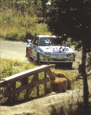 Ari Vatanen - Terry Harryman
33º 1000 Lakes Rally 1983. Opel Manta 400 (GG-CT 361). Abandonó por palier roto en SS35 Renkajarvi de 8.28 Km.
Rothmans Opel Rally Team

Del 26 al 28 de Agosto, Jyväskylä, Finlandia.
Superficie: tierra.

El Rally tenia un total de 1461.00 km de los que 472.63 km divididos en 50 tramos, eran especiales.

Se inscribieron 180 equipos, tomaron la salida 174, finalizaron 71.@
Palabras clave: Terry_Harryman;Opel;Manta;Finlandia;grupo_B;1983