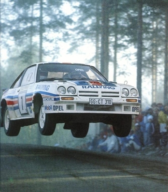 Henri Toivonen - Fred Gallagher
33º 1000 Lakes Rally 1983. Opel Manta 400 (GG-CT 310). Abandonó por daños de motor a causa de una salida de pista en SS39 Kraakkio de 10.51 Km.
Rothmans Opel Rally Team

Del 26 al 28 de Agosto, Jyväskylä, Finlandia.
Superficie: tierra.

El Rally tenia un total de 1461.00 km de los que 472.63 km divididos en 50 tramos, eran especiales.

Se inscribieron 180 equipos, tomaron la salida 174, finalizaron 71.@
Palabras clave: Henri_Toivonen;opel;manta;Finlandia;grupo_b;1983