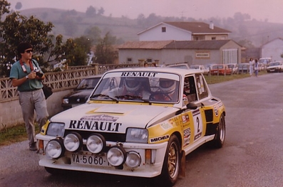 Carlos Sainz Cenamor - Antonio Boto
22º Rallye Internacional Principe de Asturias 1985. Renault 5 Turbo Tour de Corse (VA-5060-I) Clasificado 2º.

Del 21 al 22 de Octubre, Oviedo, Asturias, España.
Superficie: asfalto con un total de 376.00 km cronometrados.

Tomaron la salida 50 equipos, finalizaron 22.@
Palabras clave: ;Renault;Turbo;Principe_Asturias;1985;Grupo_B