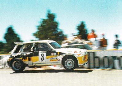 Carlos Sainz Cenamor - Antonio Boto
10º Rally Corte Inglés 1986. Renault 5 Maxiturbo (2-M-5968-P). Clasificado 1º.

Del 4 al 6 de Julio, Las Palmas de Gran Canaria, España.
Superficie: asfalto.288.00 km

El Rally tenia un total de 693.00 km de los que 288.00 km divididos en 18 tramos eran especiales.

Tomaron la salida 70 equipos finalizaron 36.

Foto en el salto de Ariñez.@
Palabras clave: ;Grupo_B;Renault;Maxi;Turbo;Corte_Ingles;crash;1986