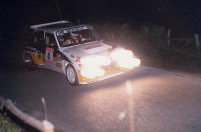 Carlos Sainz Cenamor - Antonio Boto
23º Rallye Internacional Principe de Asturias 1986. Renault 5 Maxiturbo (2-M-5368-P). Clasificado 2º.

A 2m 1s del Lancia Delta S4 (TO-77891E) de Fabrizio Tabaton - Luciano Tedeschini.

Del 19 al 21 de Septiembre, Oviedo, España.
Superficie: asfalto.

El Rally tenia un total de 293.70 km cronometrados divididos en 24 tramos especiales.

Tomaron la salida 57 equipos, finalizaron 34.
@
Palabras clave: ;Grupo_B;Renault;Maxiturbo;Principe_Asturias;1986