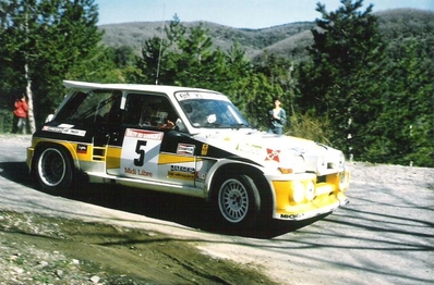 Carlos Sainz Cenamor - Antonio Boto
7º Rallye des Garrigues - Languedoc-Roussillon 1986. Renault 5 Maxiturbo (VA-4650-MA). Abandonó por el embrague en SS16 Saint-Bresson 2 de 34.20 Km.

Del 3 al 6 de Abril, Nimes, Francia
Superficie: asfalto con 501.90 km cronometrados divididos en 20 tramos especiales.

Tomaron la salida 102 equipos, finalizaron 44.@
Palabras clave: ;Grupo_B;Renault;Maxi_turbo;Turbo;Garrigues;Francia;1986