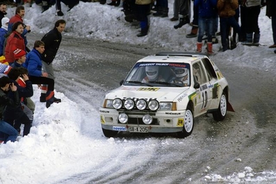 Michèle Mouton - Terry Harryman
54º Rallye Automobile de Monte-Carlo 1986. Peugeot 205 Turbo 16 (SB-K 205). Abandonó por la presión de aceite SS14 D40 - Savoillan de 17.00 km.

Del 18 al 24 de Enero, Monte-Carlo.
Superficie: asfalto - nieve.

El Rally tenía un total de 3984.00 km de los que 881.20 km divididos en 36 tramos eran especiales.

Tomaron la salida 156 equipos, finalizaron 65.@
Palabras clave: Michele_Mouton;Terry_Harryman;Peugeot;Turbo;Montecarlo;Grupo_B;nieve;1986