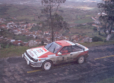 Juha Kankkunen - Juha Piironen
23º Rallye de Portugal Vinho do Porto 1989. Toyota Celica GT-4 -ST165- (K-AM 801). Abandonó por motor en SS17 Sao Lourenco de 26.40 Km..

Del 28 de Febrero al 4 de Marzo, Estoril, Portugal.
Superficie: asfalto - tierra.

El Rally tenia un total de 2153.02 km de los que 576.88 km divididos en 38 tramos eran especiales, (una de ellas fue cancelada SS18 Ponte de Lima de 16.80 Km).

Tomaron la salida 93 equipos, finalizaron 38.@
Palabras clave: ;Juha_Piironen;Toyota;Celica;ST165;Portugal;1989