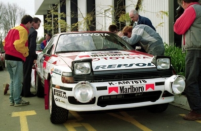 Carlos Sainz - Luis Moya
21º Rothmans Rally New Zealand 1991. Toyota Celica GT-4 -ST165- (K-AM 7878). Clasificado 1º.

Del 26 al 30 de Junio, Auckland, Nueva Zelanda.
Superficie: tierra.

El Rally tenia un total de 630.66 km cronometrados divididos en 40 tramos especiales.

Tomaron la salida 61 equipos, finalizaron 31.@
Palabras clave: ;Luis_Moya;Toyota;Celica;GT;Nueva_Zelanda;parque_cerrado;1991