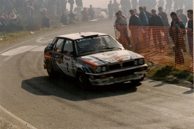 Juha Kankkunen - Juha Piironen
27º Rallye Catalunya - Costa Brava - Rallye de España 1991. Lancia Delta Integrale 16V (TO 76856R). Clasificado 2º.
Martini Lancia

Primer año válido para el Campeonato Mundial de Rallyes.

Del 10 al 13 de Noviembre, Lloret de Mar, Girona, Catalunya, España.
Superficie: asfalto - tierra.

El Rally tenia un total de 1606.98 km de los que 594.01 km divididos en 35 tramos eran especiales, (2 de ellos fueron cancelados SS4 Sant Hilari - Osor de 13.57 Km y SS29 Riera de Merles de 14.36 Km).

Tomaron la salida 76 equipos, finalizaron 33.

PHOTO en SS La Trona (mítica paella Les Basures) de 12,85 km.
(Foto 2 de 2).
@
Palabras clave: Lancia;Delta;Integrale;Catalunya;1991;España;Spain