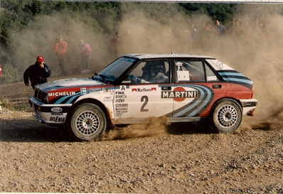 Juha Kankkunen - Juha Piironen
27º Rallye Catalunya - Costa Brava - Rallye de España 1991. Lancia Delta Integrale 16V (TO 76856R). Clasificado 2º.
Martini Lancia

Primer año válido para el Campeonato Mundial de Rallyes.

Del 10 al 13 de Noviembre, Lloret de Mar, Girona, Catalunya, España.
Superficie: asfalto - tierra.

El Rally tenia un total de 1606.98 km de los que 594.01 km divididos en 35 tramos eran especiales, (2 de ellos fueron cancelados SS4 Sant Hilari - Osor de 13.57 Km y SS29 Riera de Merles de 14.36 Km).
Tomaron la salida 76 equipos, finalizaron 33.

PHOTO en SS21: Castellnou - Castelladrall de 24,53 km.
(Foto 2 de 2)

© Jaume Jorba
@
Palabras clave: Lancia;Delta;Integrale;Catalunya;1991;España;Spain