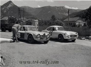 24º Coupe des Alpes 1963
8# Triumph TR4 3CV de Victor (Vic) Elford - David Stone, abandonó por el brazo de suspensión roto.

3# Reliant Sabre de (Bobby) Parkes George - Gerald Cooper, clasificado 20º.

Del 20 al 25 de Junio, Marseille - Chamonix - Milan - Marseille.
Superficie: asfalto.

Tomaron la salida 79 equipos, finalizaron 24.@
Palabras clave: Triumph;Alpes;1963;Reliant