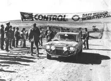 Doug Harris - Michael Butler
Daily Mirror London-Mexico World Cup Rally 1970. Ford Escort GT 1300. Clasificado 23º.

Del 19 de Abril al 27 de Mayo, Londres - Mexico.
Superficie: tierra - asfalto.

ITINERARIO:
Reino Unido, Francia, Alemania Occidental, Austria, Hungría, Yugoslavia, Bulgaria, regreso a Yugoslavia, Italia, Sur de Francia, España, Portugal.
REINICIO:
Brasil, Uruguay, Argentina, Chile, regreso a Argentina, Bolivia, Perú, Ecuador, Colombia, Panamá, Costa Rica, Nicaragua, Honduras, El Salvador, Guatemala y México.

La prueba constaba de 29 tramos especiales con un total de 25.750.00 km incluyendo los tramos de enlace.

Tomaron la salida 96 equipos, finalizaron 26.
@
Palabras clave: ;Michael_Butler;Londres-Mexico;Ford;Escort;1970