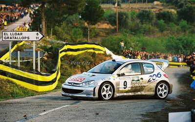 François Delecour - Daniel Grataloup
36º Rallye Catalunya - Costa Brava - Rallye de España 2000. Peugeot 206 WRC (206 MWL 75). Clasificado 7º.

Del 30 de Marzo al 2 de Abril, Lloret de Mar, Girona, Catalunya, España.
Superficie: asfalto.

El Rally tenia un total de 1874.7 km de los que 383.09 km divididos en 15 tramos eran especiales.

Se inscribieron 95 equipos, tomaron la salida 91, finalizaron 55.

© Petr Fitz
@@
Palabras clave: Peugeot;WRC;Catalunya;Costa_Brava;España;Spain;2000