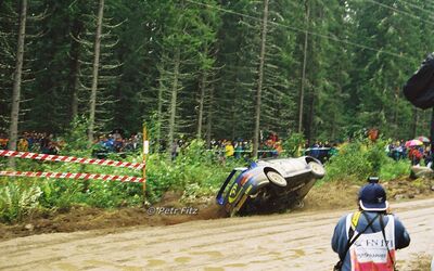 Colin McRae - Nicky Grist
48º Neste Rally Finland 1998. Subaru Impreza S5 WRC 98 (R10 WRC). Abandonó por la suspensión rota después de SS4 Ruuhimäki 1 de 7.34 km.
555 Subaru WRT

En SS4 Lankamaa de 26.20 km tuvo una salida de pista con toque, intento llegar a la asistencia del equipo antes de la especial SS5 Ruuhimäki 1 de 7.34 km, sin éxito.

Del 21 al 23 de Agosto, Jyväskylä.
Superficie: tierra.

El Rally tenia un total de 1271.10 km de los que 384.10 km divididos en 24 tramos eran especiales.

Se inscribieron 116 equipos, tomaron la salida 116, finalizaron 62.

© Petr Fitz
@
Palabras clave: ;Subaru;Impreza;WRC;Finlandia;1998;Crash