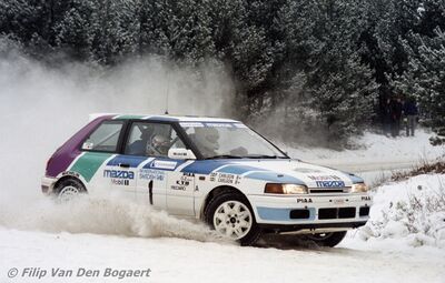 Ingvar Carlsson - Per Carlsson
40º Internacional Suecia Rally 1991. Mazda 323 GTX (JYS 156). Clasificado 4º.

Del 16 al 18 de Febrero, Karlstad, Suecia.
Superficie: nieve - nieve.

El Rally tenia un total de 1475.10 km de los que 519.90 km divididos en 29 tramos eran especiales.

Se inscribieron 108 equipos, tomaron la salida 108, finalizaron 74.

© Filip Van Den Bogaert
@
Palabras clave: ;Mazda;GTX;Suecia;1991;Nieve