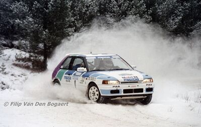 Ingvar Carlsson - Per Carlsson
40º Internacional Suecia Rally 1991. Mazda 323 GTX (JYS 156). Clasificado 4º.

Del 16 al 18 de Febrero, Karlstad, Suecia.
Superficie: nieve - nieve.

El Rally tenia un total de 1475.10 km de los que 519.90 km divididos en 29 tramos eran especiales.

Se inscribieron 108 equipos, tomaron la salida 108, finalizaron 74.

© Filip Van Den Bogaert
@
Palabras clave: ;Mazda;GTX;Suecia;1991;Nieve
