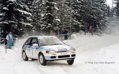 Ingvar Carlsson - Per Carlsson
40º Internacional Suecia Rally 1991. Mazda 323 GTX (JYS 156). Clasificado 4º.

Del 16 al 18 de Febrero, Karlstad, Suecia.
Superficie: nieve - nieve.

El Rally tenia un total de 1475.10 km de los que 519.90 km divididos en 29 tramos eran especiales.

Se inscribieron 108 equipos, tomaron la salida 108, finalizaron 74.

© Filip Van Den Bogaert
@
Palabras clave: ;Mazda;GTX;Suecia;1991;Nieve