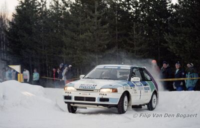 Ingvar Carlsson - Per Carlsson
40º Internacional Suecia Rally 1991. Mazda 323 GTX (JYS 156). Clasificado 4º.

Del 16 al 18 de Febrero, Karlstad, Suecia.
Superficie: nieve - nieve.

El Rally tenia un total de 1475.10 km de los que 519.90 km divididos en 29 tramos eran especiales.

Se inscribieron 108 equipos, tomaron la salida 108, finalizaron 74.

© Filip Van Den Bogaert
@
Palabras clave: ;Mazda;GTX;Suecia;1991;Nieve