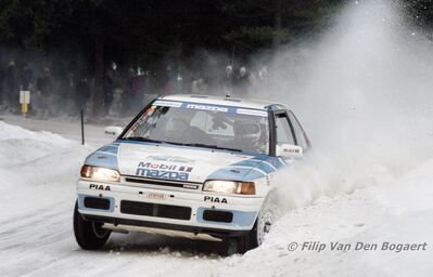 Ingvar Carlsson - Per Carlsson
40º Internacional Suecia Rally 1991. Mazda 323 GTX (JYS 156). Clasificado 4º.

Del 16 al 18 de Febrero, Karlstad, Suecia.
Superficie: nieve - nieve.

El Rally tenia un total de 1475.10 km de los que 519.90 km divididos en 29 tramos eran especiales.

Se inscribieron 108 equipos, tomaron la salida 108, finalizaron 74.

© Filip Van Den Bogaert
@
Palabras clave: ;Mazda;GTX;Suecia;1991;Nieve