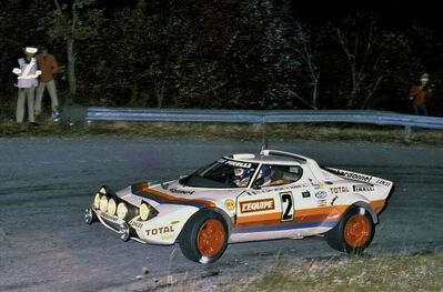 Bernard Darniche - Alain Mahé
40º Tour France Automobile 1981. Lancia Stratos HF (TO U62570). Clasificado 2º.
Total Chardonnet

Del 13 al 19 de Septiembre, Paris-Biarritz, Francia.
Superficie: asfalto.

La prueba tenía un total de 950.70 km cronometrados divididos en 3 etapas y 42 tramos especiales.

Tomaron la salida 80 equipos, finalizaron 33.@
Palabras clave: Lancia;Stratos;Tour_France_Automobile;Francia;1981
