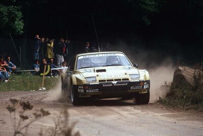 Walter Röhrl - Christian Geistdörfer
14º Int. AvD/STH Hunsrück Rallye 1981. Porsche 924 Carrera GTS (S EK 8747). Abandonó por accidente quedando 106º.

Del 31 de Julio al 1 de Agosto, en Idar Oberstein, Alemania.
Superficie: asfalto - tierra.

El Rally tenia un total de 1017.00 km de los que 566.88 km divididos en 28 tramos eran especiales.

Tomaron la salida 247 equipos, finalizaron 172.@
Palabras clave: Walter_Röhrl;Porsche;Carrera;Hunsrück_Rallye;1981