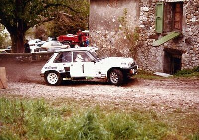 Jean Ragnotti - Pierre Thimonier
5º Rallye Terre de Provence 1984. Renault 5 Turbo "Tour de Corse" (21 QV 28). Clasificado 2º.

Del 18 al 19 de Mayo, Digne, Francia.
Superficie: tierra.

Desconocemos de cuantos kilómetros tanto totales como especiales tenia la prueba.

Tomaron la salida 102 equipos, finalizaron 62.@
Palabras clave: ;Renault;Grupo_B;Provence;Francia;1984