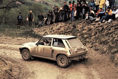 Jean Ragnotti - Pierre Thimonier
5º Rallye Terre de Provence 1984. Renault 5 Turbo "Tour de Corse" (21 QV 28). Clasificado 2º.

Del 18 al 19 de Mayo, Digne, Francia.
Superficie: tierra.

Desconocemos de cuantos kilómetros tanto totales como especiales tenia la prueba.

Tomaron la salida 102 equipos, finalizaron 62.@
Palabras clave: ;Renault;Grupo_B;Provence;Francia;1984