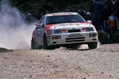 Carlos Sainz - Luís Moya
22º Rallye de Portugal - Vinho do Porto 1988. Ford Sierra RS Cosworth (V-7853-BX). Abandonó por motor en SS3 Figueiró dos Vinhos de 20.50 km.

Del 1 al 5 de Marzo, Estoril, Portugal.
Superficie: asfalto - tierra.

El Rally tenia un total de 2105.42 km de los que 588.70 km divididos en 37 tramos eran especiales.

Tomaron la salida 99 equipos, finalizaron 35.@
Palabras clave: ;Luis_Moya;Ford;Sierra;RS;Cosworth;Portugal;1988