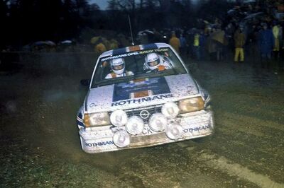Henri Toivonen - Fred Gallagher
31º Lombard RAC Rally 1982. Opel Ascona 400 (GG-CK 217). Clasificado 3º.
Rothmans Opel Rally Team

Del 21 al 25 de Noviembre, York, Inglaterra.
Superficie: asfalto - tierra.

El Rally tenia un total de 2970.00 km de los que 711.73 km divididos en 69 tramos eran especiales, (una de ellas fue cancelada SS46 Yair de 8.53 Km).

Se inscribieron 161 equipos, tomaron la salida 146, finalizaron 63.@
Palabras clave: Henri_Toivonen;Opel;Ascona;Gran_Bretaña;1982;RAC_Rally;Inglaterra