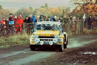 Jean Ragnotti - Martin Holmes
30º Lombard RAC Rally 1981. Renault 5 Turbo (440 VB 91). Clasificado 5º.

Del 22 al 24 de Noviembre, Chester, Cheshire, Inglaterra.
Superficie: asfalto - tierra.

El Rally tenia un total de 2720.00 km de los que 722.00 km divididos en 65 tramos eran especiales.

Se inscribieron 154 equipos, tomaron la salida 151, finalizaron 54.@
Palabras clave: ;Renault;Turbo;Gran_Bretaña;RAC_Rally;1981