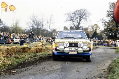 Russell Brookes - Mike Broad
30º Lombard RAC Rally 1981. Talbot Sunbeam Lotus (KKV 394V). Abandonó por accidente en SS6 Grizedale South.

Del 22 al 24 de Noviembre, Chester, Cheshire, Inglaterra.
Superficie: asfalto - tierra.

El Rally tenia un total de 2720.00 km de los que 722.00 km divididos en 65 tramos eran especiales.

Se inscribieron 154 equipos, tomaron la salida 151, finalizaron 54.@
Palabras clave: Talbot;Sunbeam;Lotus;Gran_Bretaña;1981;RAC_Rally