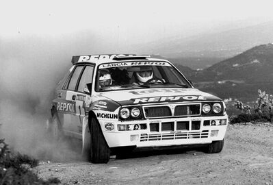 Carlos Sainz Cenamor - Lui­s Moya
27º Rallye de Portugal - Vinho do Porto 1993. Lancia Delta HF Integrale (TO 73023T). Abandonó al volcar en SS22 Montim 2 de 5.00 Km.

Del 3 al 6 de Marzo, Portugal.
Superficie: asfalto - tierra.

El Rally tenia un total de 2164.91 km de los que 576.13 km divididos en 38 tramos eran especiales (una de ellas fue cancelada SS10 Caramulo de 14.08 Km).

Se inscribieron 90 equipos, tomaron la salida 84, finalizaron 32.@
Palabras clave: ;Lancia;Delta;Integrale;Portugal;1992