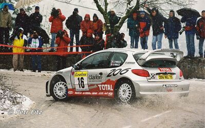 Gilles Panizzi - Hervé Panizzi
69º Rallye Automobile de Monte-Carlo 2001. Peugeot 206 WRC (206 NLL 75). Abandonó por accidente en SS3 BIF. D5/D10 - Roquesteron 2 de 22.89 km.

Del 18 al 21 de Enero, Mónaco.
Superficie: asfalto - nieve.

El Rally tenia un total de 1738.81 km de los que 392.18 km divididos en 15 tramos eran especiales, (una de ellas fue cancelada SS10 Comps 2 de 20.53 Km).

Se inscribieron 60 equipos, tomaron la salida 56, finalizaron 27.

© Petr Fitz
@@
Palabras clave: Peugeot;WRC;Montecarlo;2001;Nieve