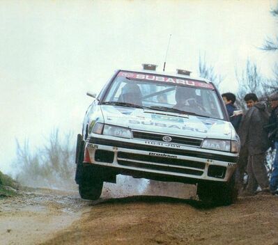 Markku Alén - Ilkka Kivimäki
25º Rallye de Portugal - Vinho do Porto 1991. Subaru Legacy RS (H641 JBW). Clasificado 5º.
Subaru Rally Team Europe

Del 5 al 9 de Marzo, Portugal.
Superficie: asfalto - tierra.

El Rally tenia un total de 2041.26 Km de los que 564.20 Km divididos en 38 tramos eran especiales (2 de ellos fueron cancelados SS2 Gradil de 9 Km y SS28 Viseu de 29.90 Km).

Se inscribieron 106 equipos, tomaron la salida 95, finalizaron 28.@
Palabras clave: Markku_Alen;Subaru;Legacy;Portugal;1991