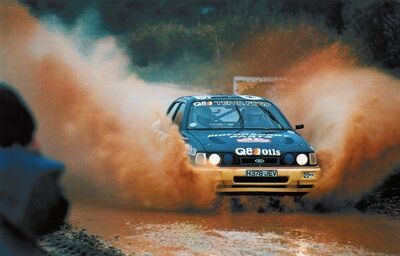 François Delecour - Anne-Chantal Pauwels
25º Rallye de Portugal - Vinho do Porto 1991. Ford Sierra RS Cosworth 4x4 (H378 JEV). Abandonó por accidente en SS11 Freita de 24.20 km.
Q8 Team Ford

Del 5 al 9 de Marzo, Portugal.
Superficie: asfalto - tierra.

El Rally tenia un total de 2041.26 Km de los que 564.20 Km divididos en 38 tramos eran especiales (2 de ellos fueron cancelados SS2 Gradil de 9 Km y SS28 Viseu de 29.90 Km).

Se inscribieron 106 equipos, tomaron la salida 95, finalizaron 28.@
Palabras clave: Ford;Sierra;RS;Cosworth;Portugal;1991