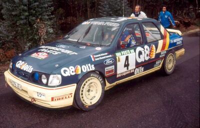 François Delecour - Anne-Chantal Pauwels
25º Rallye de Portugal - Vinho do Porto 1991. Ford Sierra RS Cosworth 4x4 (H378 JEV). Abandonó por accidente en SS11 Freita de 24.20 km.
Q8 Team Ford

Del 5 al 9 de Marzo, Portugal.
Superficie: asfalto - tierra.

El Rally tenia un total de 2041.26 Km de los que 564.20 Km divididos en 38 tramos eran especiales (2 de ellos fueron cancelados SS2 Gradil de 9 Km y SS28 Viseu de 29.90 Km).

Se inscribieron 106 equipos, tomaron la salida 95, finalizaron 28.@
Palabras clave: Ford;Sierra;RS;Cosworth;Portugal;1991