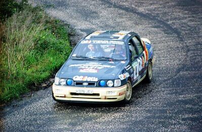 François Delecour - Anne-Chantal Pauwels
25º Rallye de Portugal - Vinho do Porto 1991. Ford Sierra RS Cosworth 4x4 (H378 JEV). Abandonó por accidente en SS11 Freita de 24.20 km.
Q8 Team Ford

Del 5 al 9 de Marzo, Portugal.
Superficie: asfalto - tierra.

El Rally tenia un total de 2041.26 Km de los que 564.20 Km divididos en 38 tramos eran especiales (2 de ellos fueron cancelados SS2 Gradil de 9 Km y SS28 Viseu de 29.90 Km).

Se inscribieron 106 equipos, tomaron la salida 95, finalizaron 28.@
Palabras clave: Ford;Sierra;RS;Cosworth;Portugal;1991