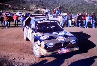 Fabrizio Tabaton - Luciano Tedeschini
9º Rally Costa Smeralda 1986. Lancia Delta S4 "Grifone Esso" (TO 77894E). Clasificado 4º.

Del 16 al 18 de Abril, Porto Cervo, norte de Cerdeña, Italia.
Superficie: tierra.

El Rally tenía 546 Km cronometrados divididos en 35 tramos especiales.

Tomaron la salida 79 equipos, finalizaron 32.@
Palabras clave: ;Lancia;Delta;S4;Grupo_B;Costa_Smeralda;1986;Esmeralda