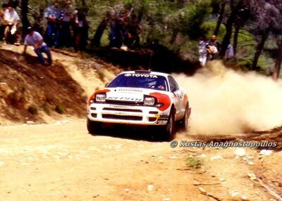 Carlos Sainz Cenamor - Luís Rodríguez Moya
39º Acropolis Rally 1992. Toyota Celica Turbo 4WD (ST185). Abandonó por accidente en SS13 Rendina de 27,31 Km.

Del 31 de Mayo al 3 de Junio, Atenas, Grecia.
Superficie: tierra.

El Rally tenia un total de 1886.51 km de los que 564.06 km divididos en 40 tramos eran especiales.

Tomaron la salida 74 equipos, finalizaron 39.

© Kostas Anagnostopoulos
@
Palabras clave: ;Toyota;Celica;Turbo;Acropolis;1992;Grecia