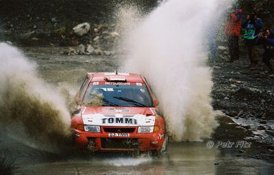 Tommi Mäkinen - Risto Mannisenmäki
55º Network Q Rally de Gran Bretaña 1999. Mitsubishi Lancer Evo VI (S3 TMR). Abandonó por motor SS20 Resolfen de 46.45 km.

Del 21 al 23 de Noviembre, Cheltenham.
Superficie: tierra - asfalto.

El Rally tení­a un total de 1815.48 km de los que 389.39 km divididos en 22 tramos eran especiales.

Se inscribieron 186 equipos, tomaron la salida 160, finalizaron 89.

© Petr Fitz
@@
Palabras clave: ;Mitsubishi;Lancer;Gran_Bretaña;1999;WRC