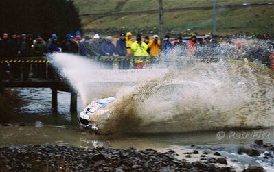 Marcus Grönholm - Timo Rautiainen
55º Network Q Rally de Gran Bretaña 1999. Peugeot 206 WRC (206 MWN 75). Abandonó por accidente en SS19 Rheola 1 de 31.47 km.

Del 21 AL 23 de Noviembre, Cheltenham.
Superficie: tierra - asfalto.

El Rally tení­a un total de 1815.48 km de los que 389.39 km divididos en 22 tramos eran especiales.

Se inscribieron 186 equipos, tomaron la salida 160, finalizaron 89.

© Petr Fitz
@@
Palabras clave: Peugeot;WRC;Gran_Bretaña;1999