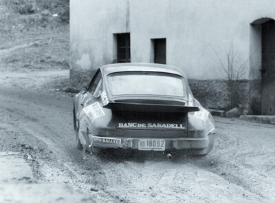 Claudio Caba - Joan Aymami
26º Rally Costa Brava 1978. Porsche 911 Carrera RS 3.0 (18092). Clasificado 3º.

Del 17 al 19 de Febrero.
Superficie: asfalto - tierra con 339.40 km cronometrados.

Tomaron la salida 88 equipos, finalizaron 25.@
Palabras clave: Claudio_Caba;Joan_Aymami;Porsche;Carrera;Costa_Brava;Catalunya;1978