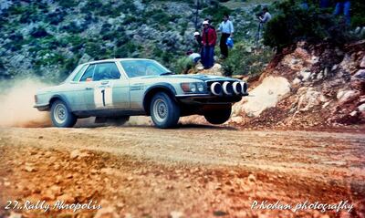 Bjorn Waldegard - Hans Thorszelius
27º Acropolis Rally 1980. Mercedes-Benz 450 SLC 5.0 (S-DY 6608). Abandonó por la junta de culata en SS48 New Leondarion de 13.90 km.
Daimler-Benz

Del 26 al 29 de Mayo, Atenas, Grecia.
Superficie: tierra.

El Rally tenia un total de 2743.86 km de los que 964 km divididos en 56 tramos eran especiales, (una de ellas fue cancelada SS55 Railway de 9,20 Km).

Se inscribieron 154 equipos, tomaron la salida 148, finalizaron 37.@
Palabras clave: Acropolis;Grecia;Mercedes;Benz;SLC;1980