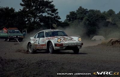 Antonio Zanini - Víctor Sabater
15º Int. Hunsrück-Rallye 1982. Porsche 911 SC (2501 SF 34). Clasificado 5º.
Alméras / Esso

Del 15 al 18 de Julio, Trier, Alemania.
Superficie: asfalto - tierra.

El Rally constaba de 2 etapas con un total de 1100.00 km de los que 628.19 km divididos en 32 tramos eran cronometrados.

Tomaron la salida 202 equipos, finalizaron 117.

© Herman Janssen
@@
Palabras clave: Porsche;Hunsruck_Rallye;1982