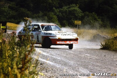 Simon Everett - Willy Lux
15º Int. Hunsrück-Rallye 1982. Vauxhall Chevette 2300 HSR (ASU 131S). Clasificado 7º.

Del 15 al 18 de Julio, Trier, Alemania.
Superficie: asfalto - tierra.

El Rally constaba de 2 etapas con un total de 1100.00 km de los que 628.19 km divididos en 32 tramos eran cronometrados.

Tomaron la salida 202 equipos, finalizaron 117.

© Herman Sels
@
Palabras clave: Vauxhall;Chevette;Hunsruck_Rallye;1982