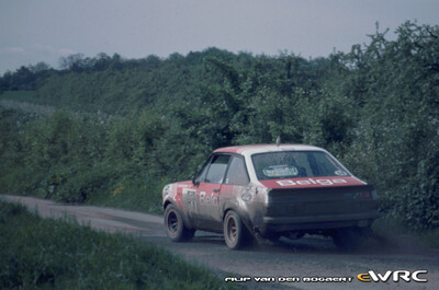 Robert Droogmans - Ronny Joosten
12º Lotto Haspengouwrally 1983. Ford Escort RS 1800 MKII (NUG 573V). Clasificado 3º.
Ford Belga Team

Del 13 al 15 Mayo, Landen, Bélgica.

Superficie: asfalto y tierra con un total de 413.94 km cronometrados divididos en 33 tramos (uno de ellos fue cancelado SS11 Heers de 26.69 km).

Tomaron la salida 123 equipos, finalizaron 52.

© Filip Van den Bogaert
@
Palabras clave: Ford;Escort;MKII;Haspengouwrally;Belgica;1983