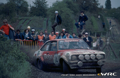 Robert Droogmans - Ronny Joosten
12º Lotto Haspengouwrally 1983. Ford Escort RS 1800 MKII (NUG 573V). Clasificado 3º.
Ford Belga Team

Del 13 al 15 Mayo, Landen, Bélgica.

Superficie: asfalto y tierra con un total de 413.94 km cronometrados divididos en 33 tramos (uno de ellos fue cancelado SS11 Heers de 26.69 km).

Tomaron la salida 123 equipos, finalizaron 52.

© Filip Van den Bogaert
@
Palabras clave: Ford;Escort;MKII;Haspengouwrally;Belgica;1983