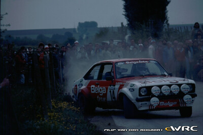 Robert Droogmans - Ronny Joosten
12º Lotto Haspengouwrally 1983. Ford Escort RS 1800 MKII (NUG 573V). Clasificado 3º.
Ford Belga Team

Del 13 al 15 Mayo, Landen, Bélgica.

Superficie: asfalto y tierra con un total de 413.94 km cronometrados divididos en 33 tramos (uno de ellos fue cancelado SS11 Heers de 26.69 km).

Tomaron la salida 123 equipos, finalizaron 52.

© Filip Van den Bogaert
@
Palabras clave: Ford;Escort;MKII;Haspengouwrally;Belgica;1983