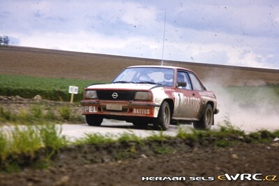 Guy Colsoul - Alain Lopes
12º Lotto Haspengouwrally 1983. Opel Ascona 400 (FAE-318). Clasificado 4º.

Del 13 al 15 de Mayo, Landen, Bélgica.

Superficie: asfalto y grava con un total de 413.94 km cronometrados divididos en 33 tramos (uno de ellos de 26.69 Km fue cancelado).

Tomaron la salida 123 equipos, finalizaron 52.

© Herman Sels
@
Palabras clave: Opel;Ascona;Haspengouwrally;1983