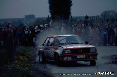 Guy Colsoul - Alain Lopes
12º Lotto Haspengouwrally 1983. Opel Ascona 400 (FAE-318). Clasificado 4º.

Del 13 al 15 de Mayo, Landen, Bélgica.

Superficie: asfalto y grava con un total de 413.94 km cronometrados divididos en 33 tramos (uno de ellos de 26.69 Km fue cancelado).

Tomaron la salida 123 equipos, finalizaron 52.

© Filip Van den Bogaert
@
Palabras clave: Opel;Ascona;Haspengouwrally;1983